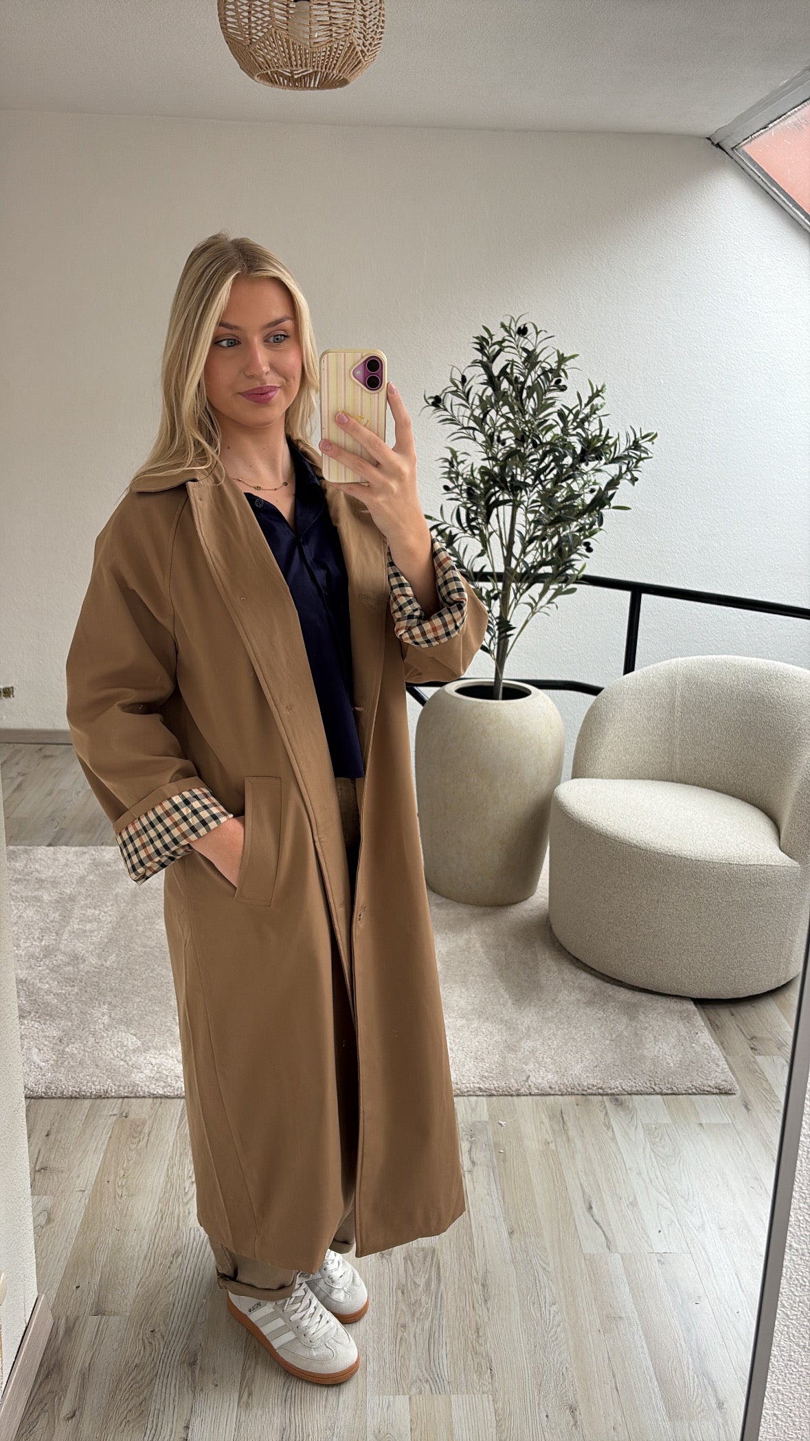 LANGE TRENCHCOAT CAMEL