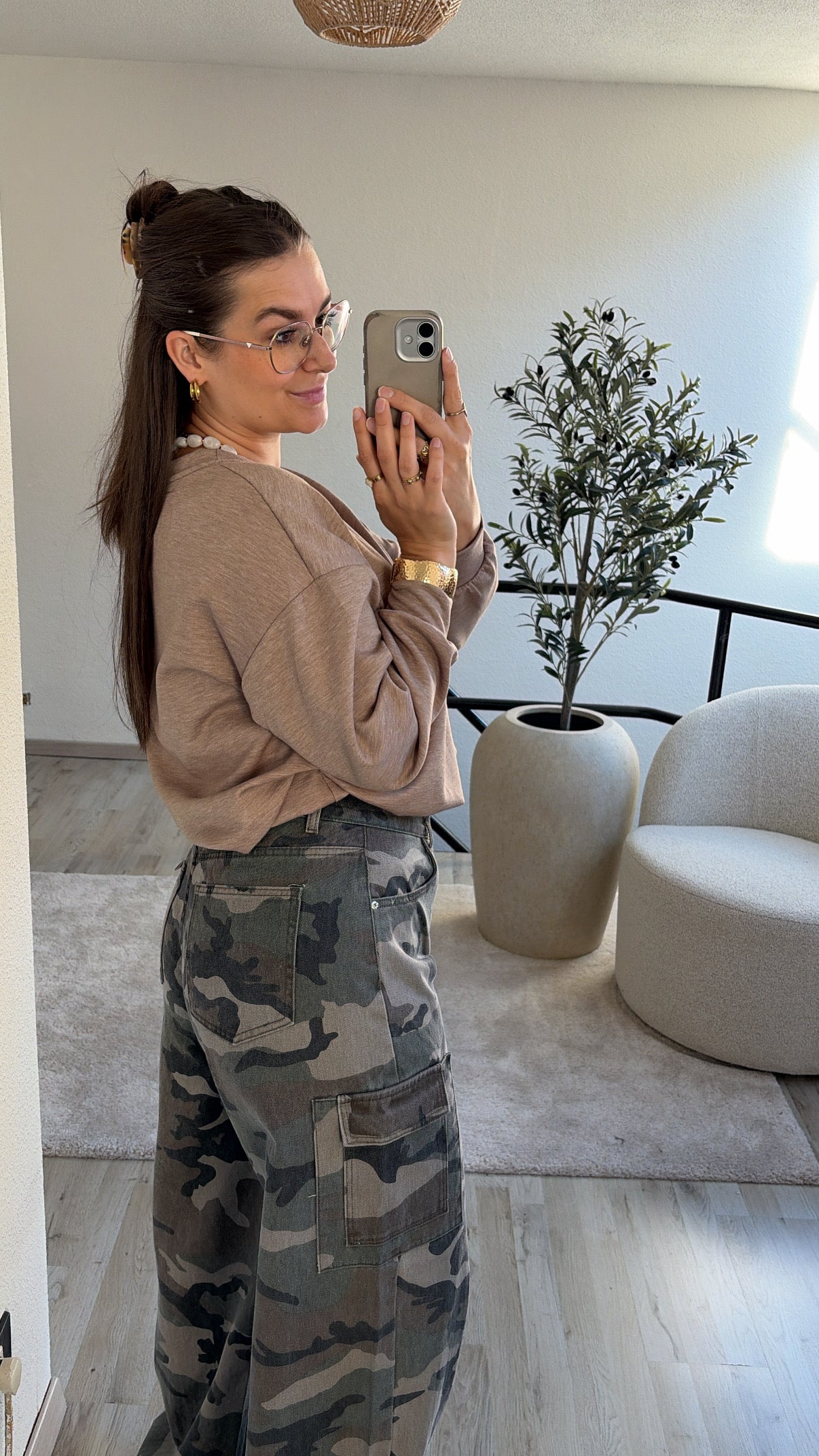 CAMEL PUFFY SWEATER