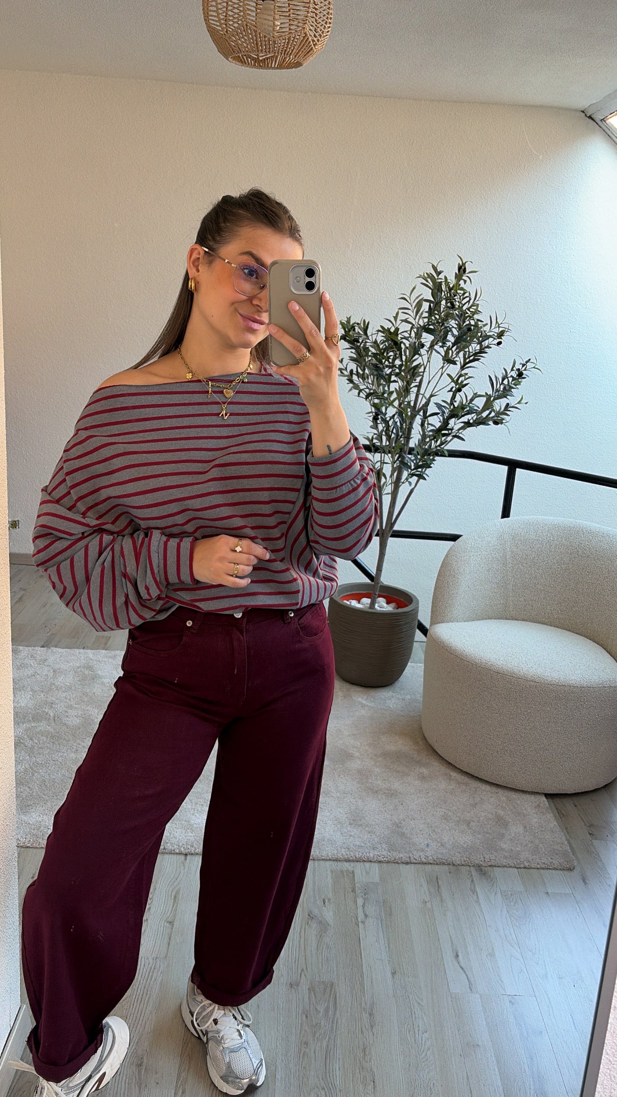 BURGUNDY BALLOON JEANS