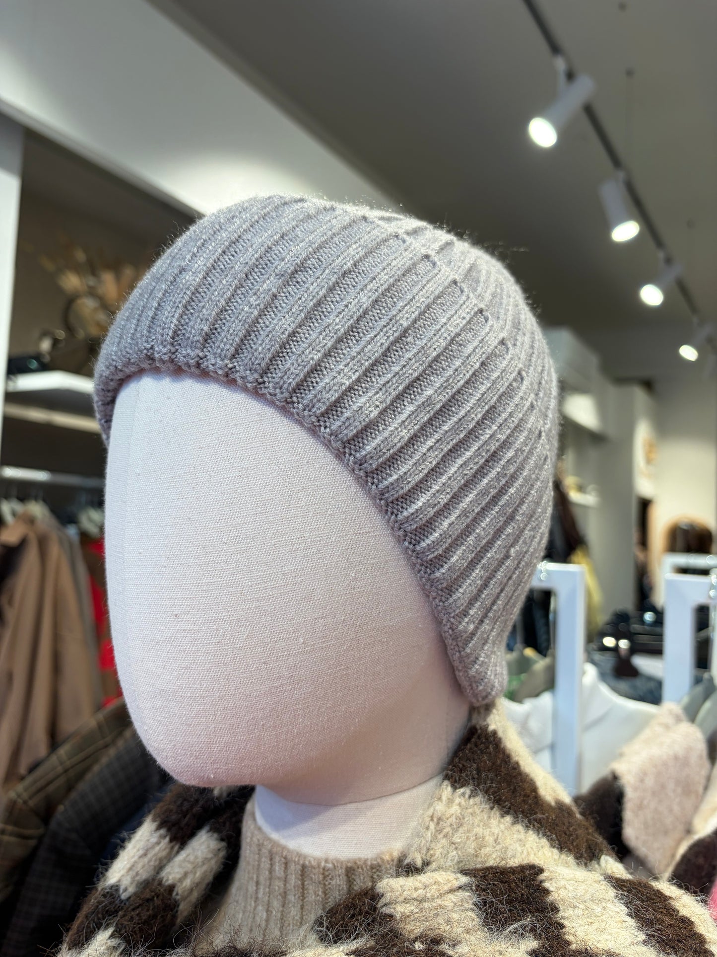 BEANIE GRIJS