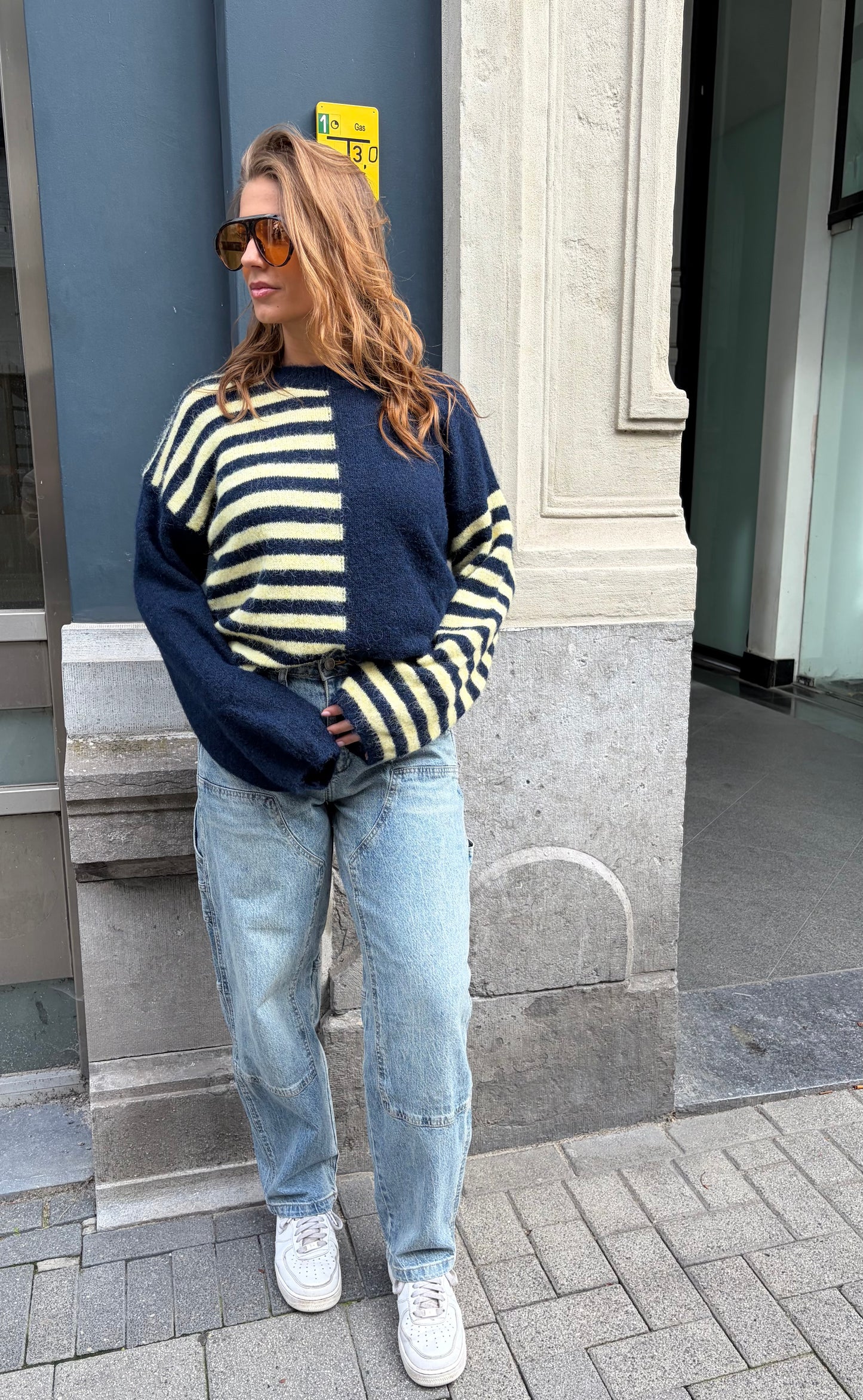 NAVY STRIPED KNIT