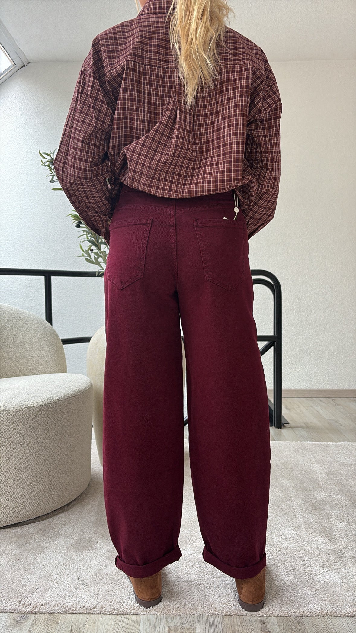 BURGUNDY BALLOON JEANS