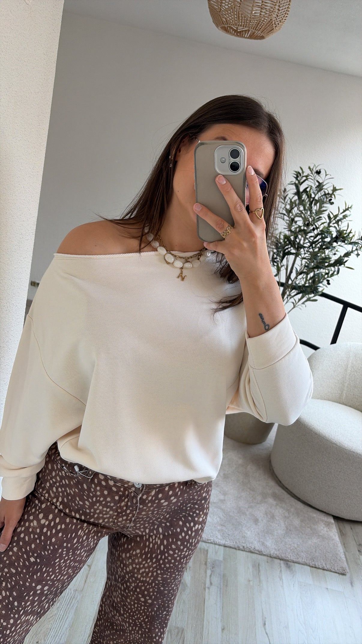 OFF SHOULDER SWEAT BEIGE