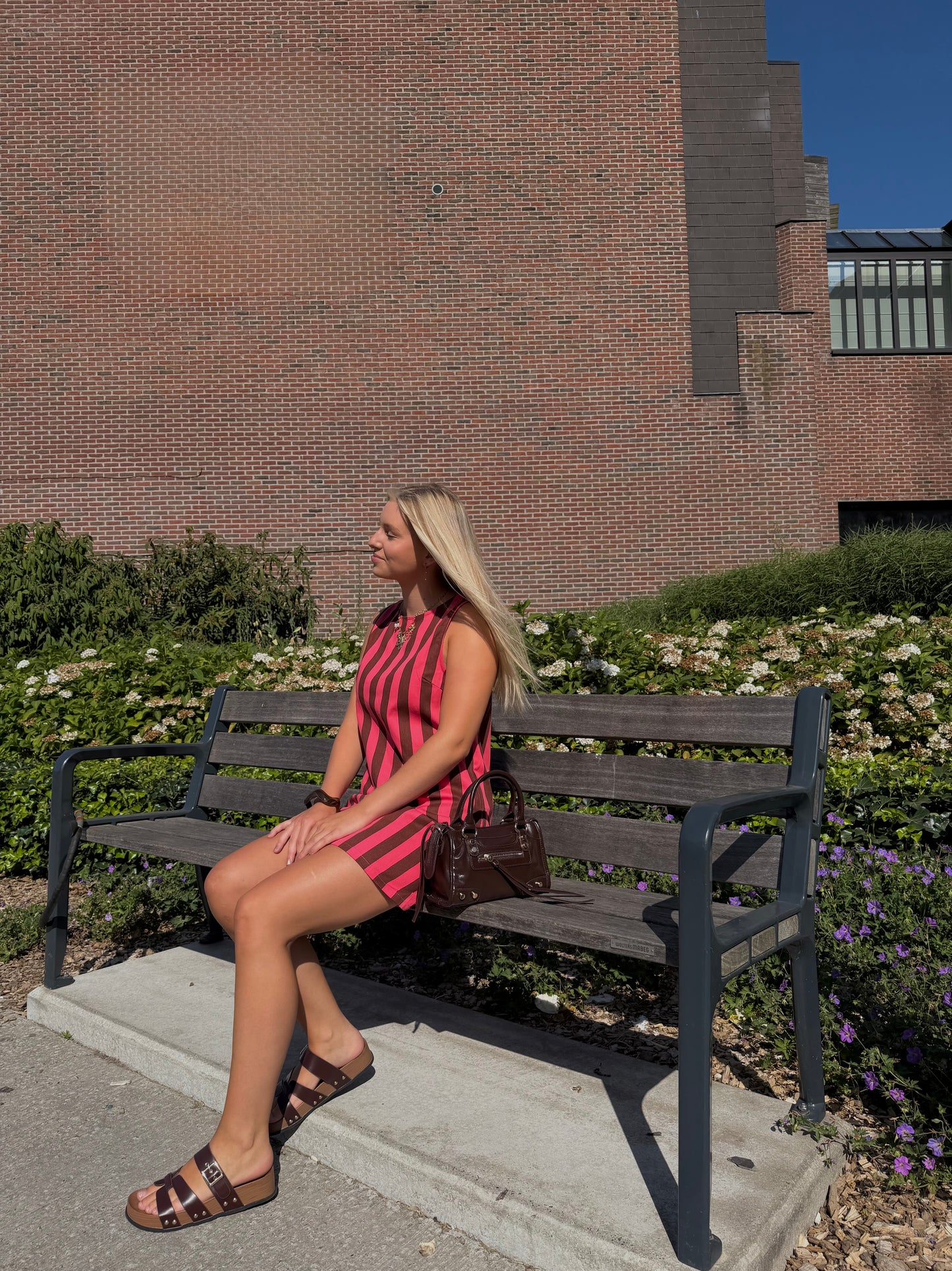 GESTREEPTE JURK KORAAL-BRUIN