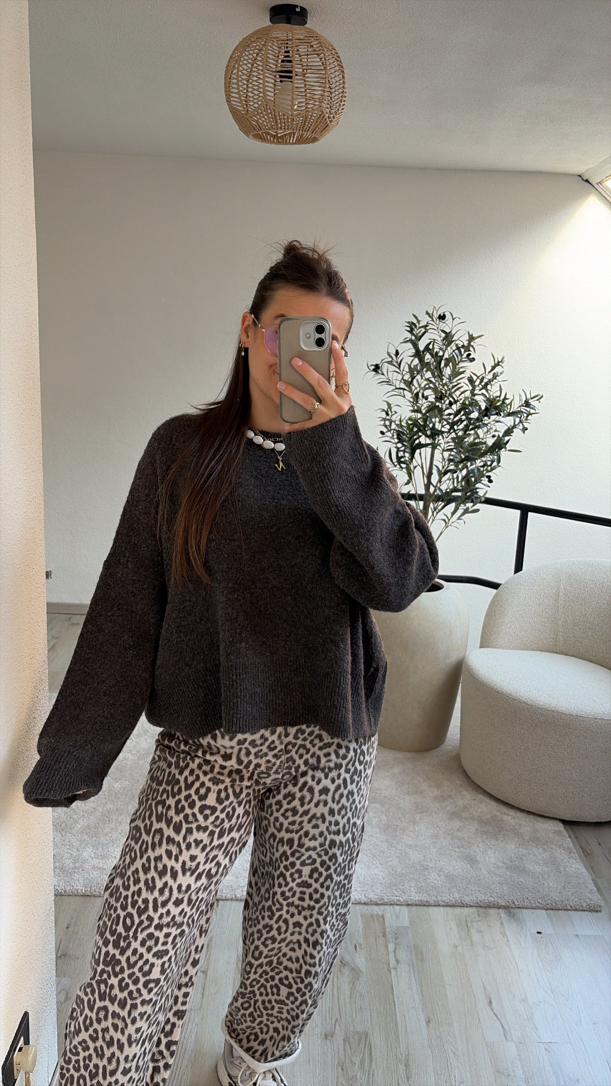 DONKERBRUINE KNIT