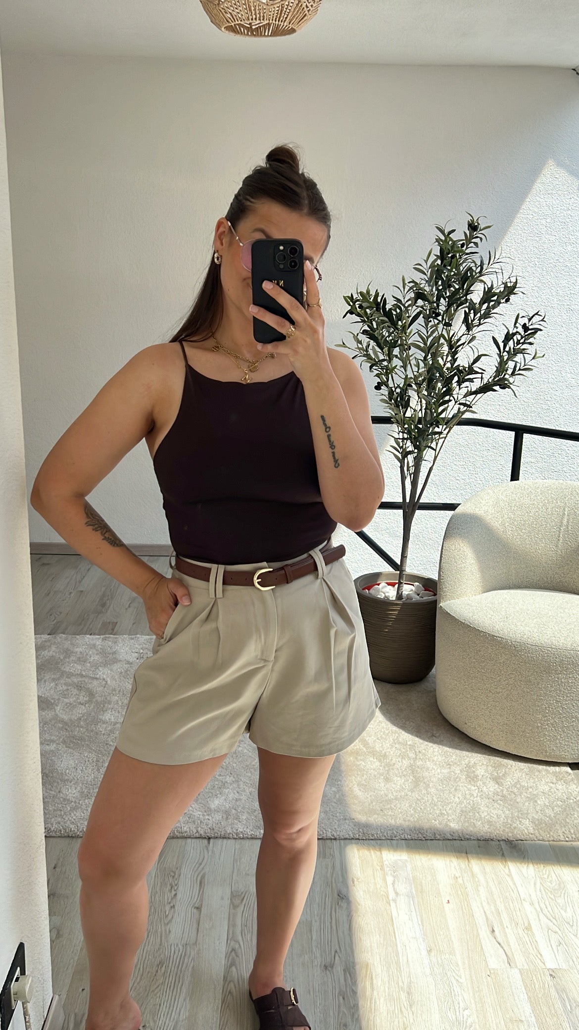BEIGE SHORT