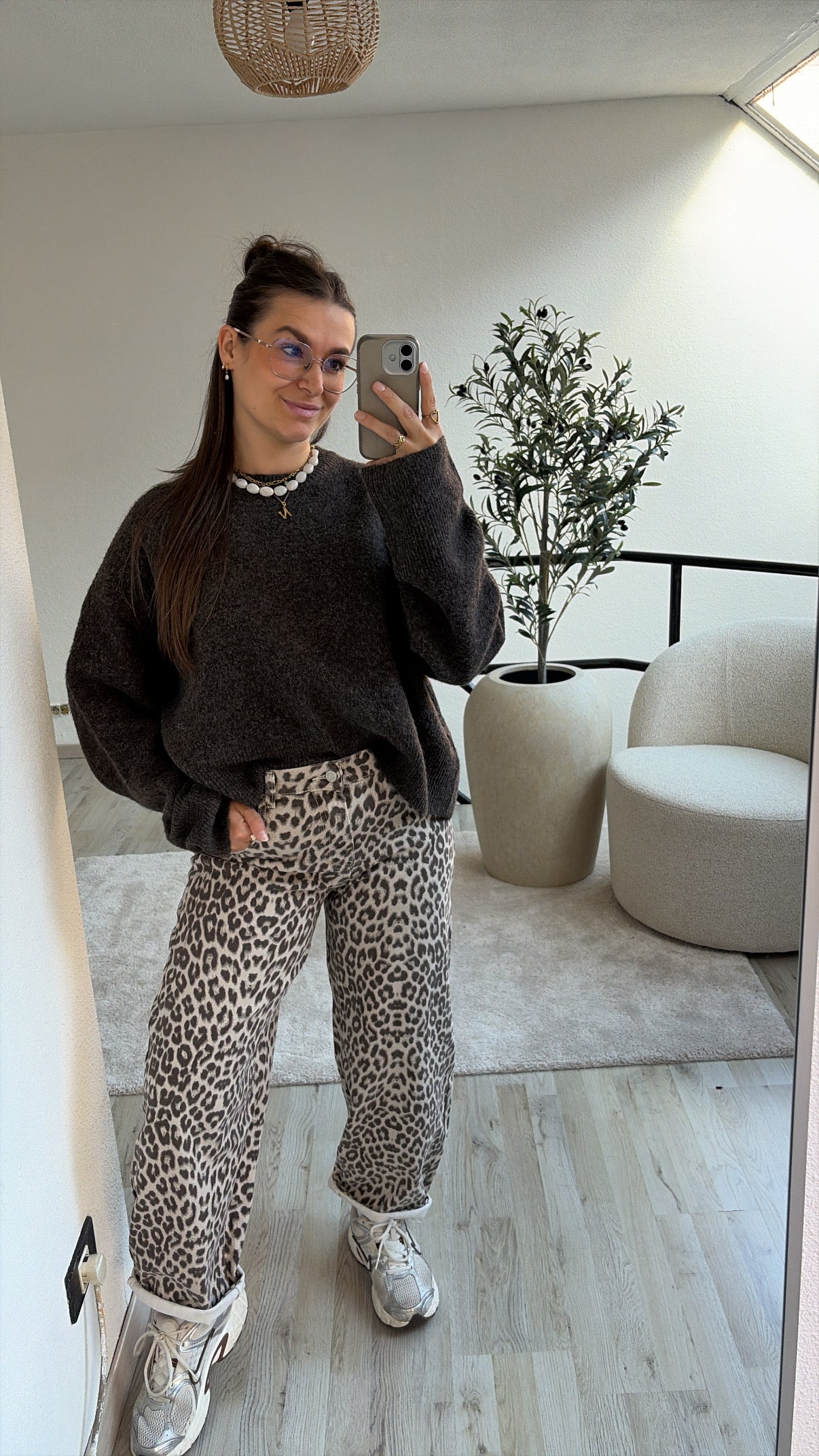 DONKERBRUINE KNIT