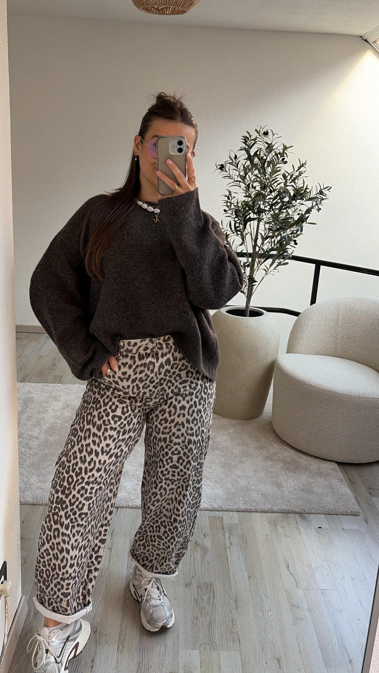 DONKERBRUINE KNIT