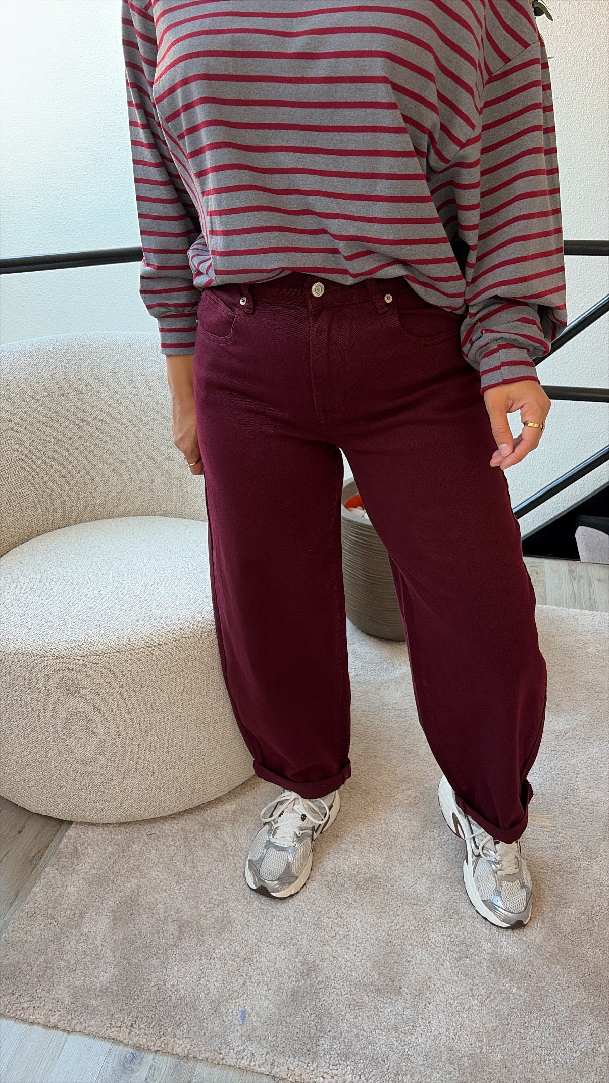BURGUNDY BALLOON JEANS