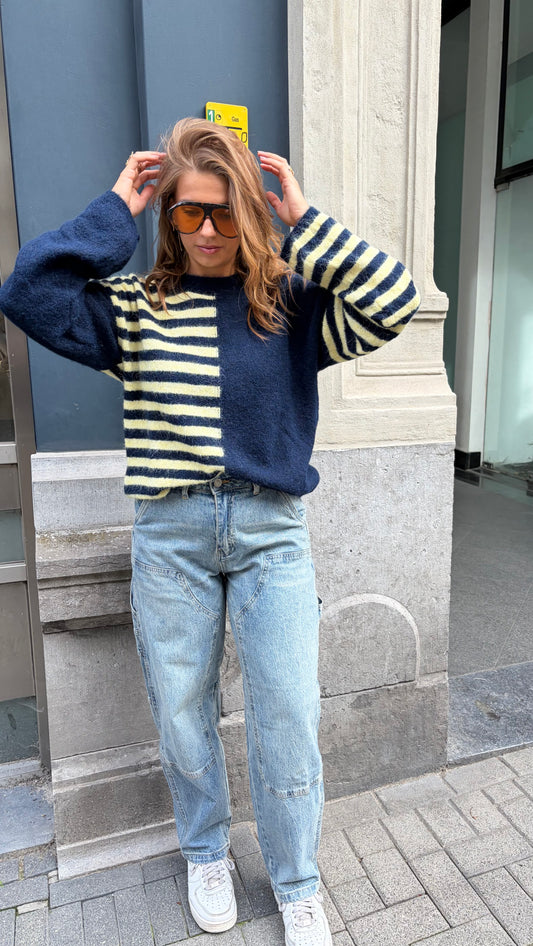 NAVY STRIPED KNIT