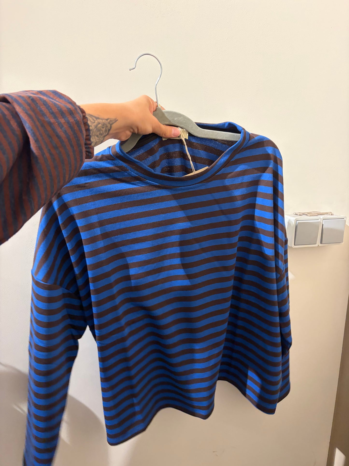 LONGSLEEVE BLAUW