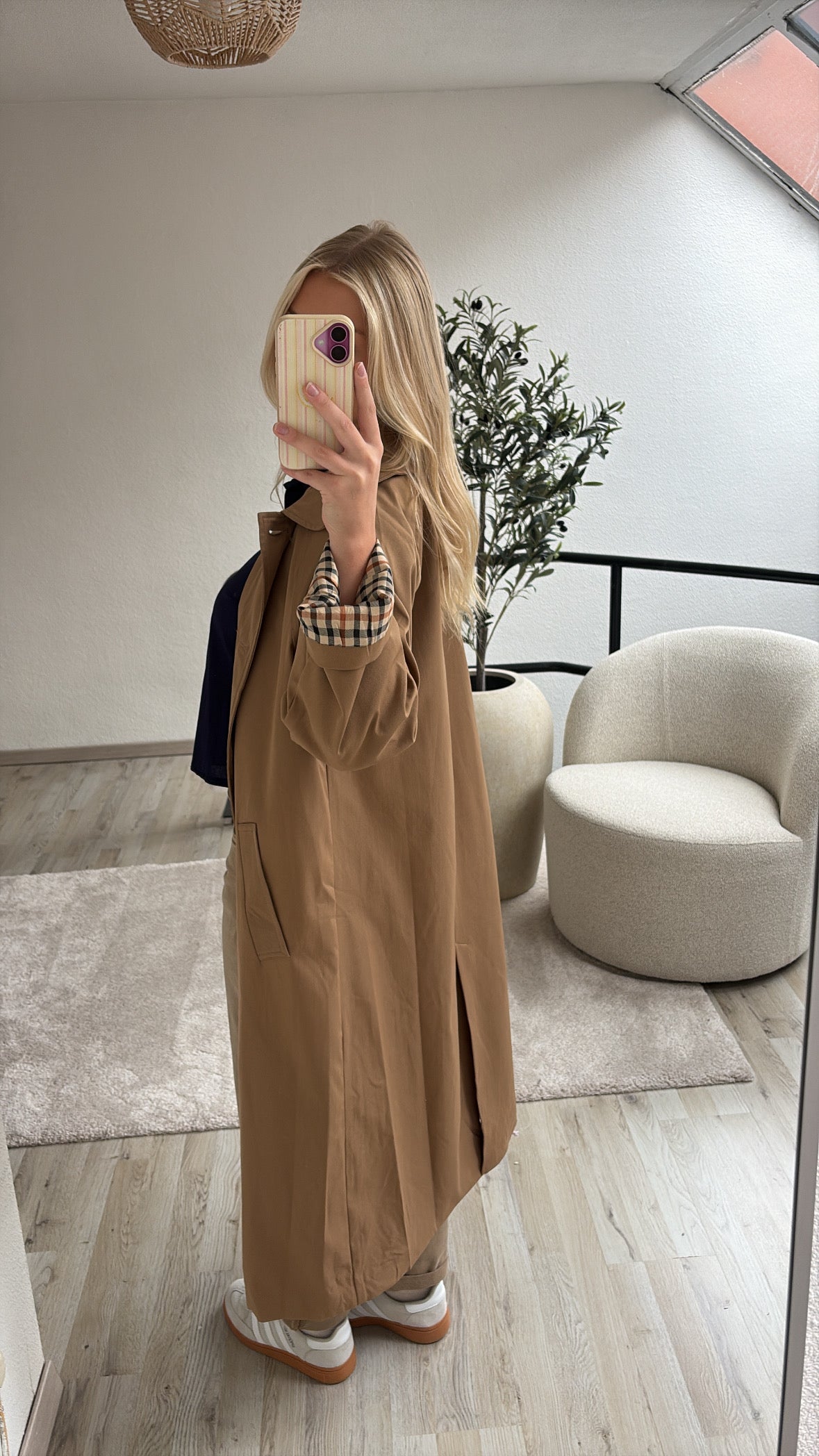 LANGE TRENCHCOAT CAMEL