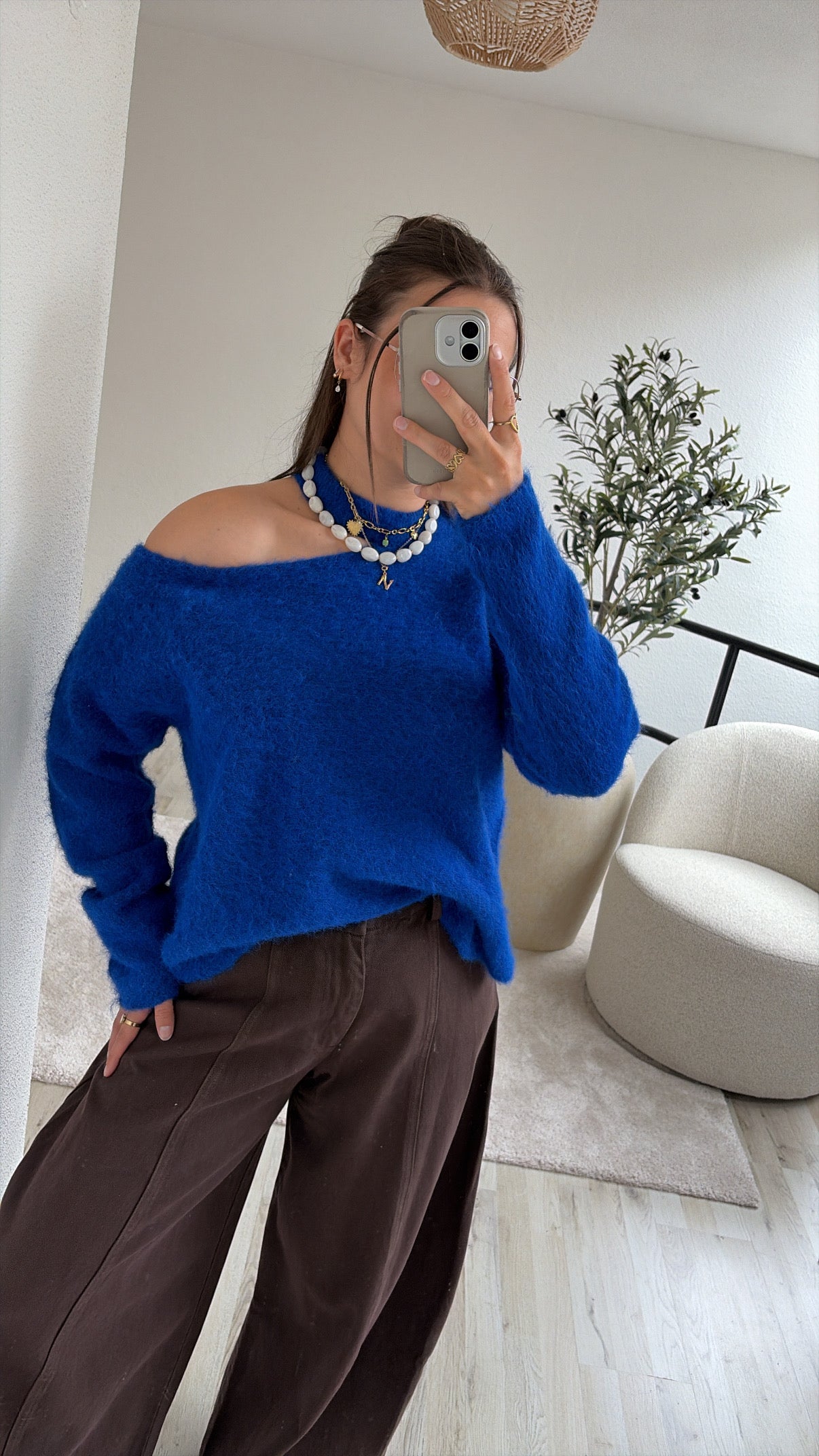 OPEN SHOULDER KNIT BLAUW