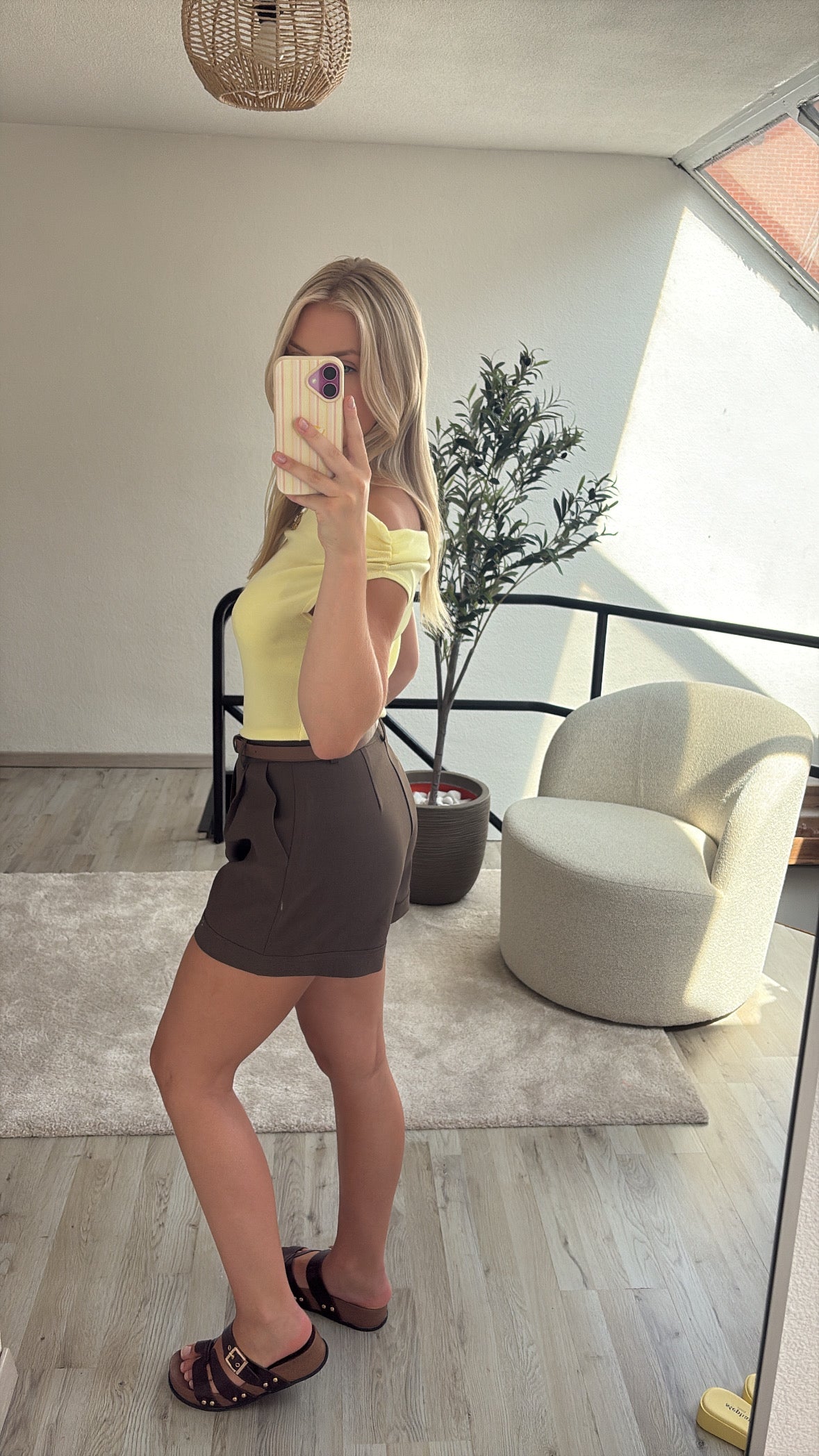 ONE SHOULDER TOP GEEL