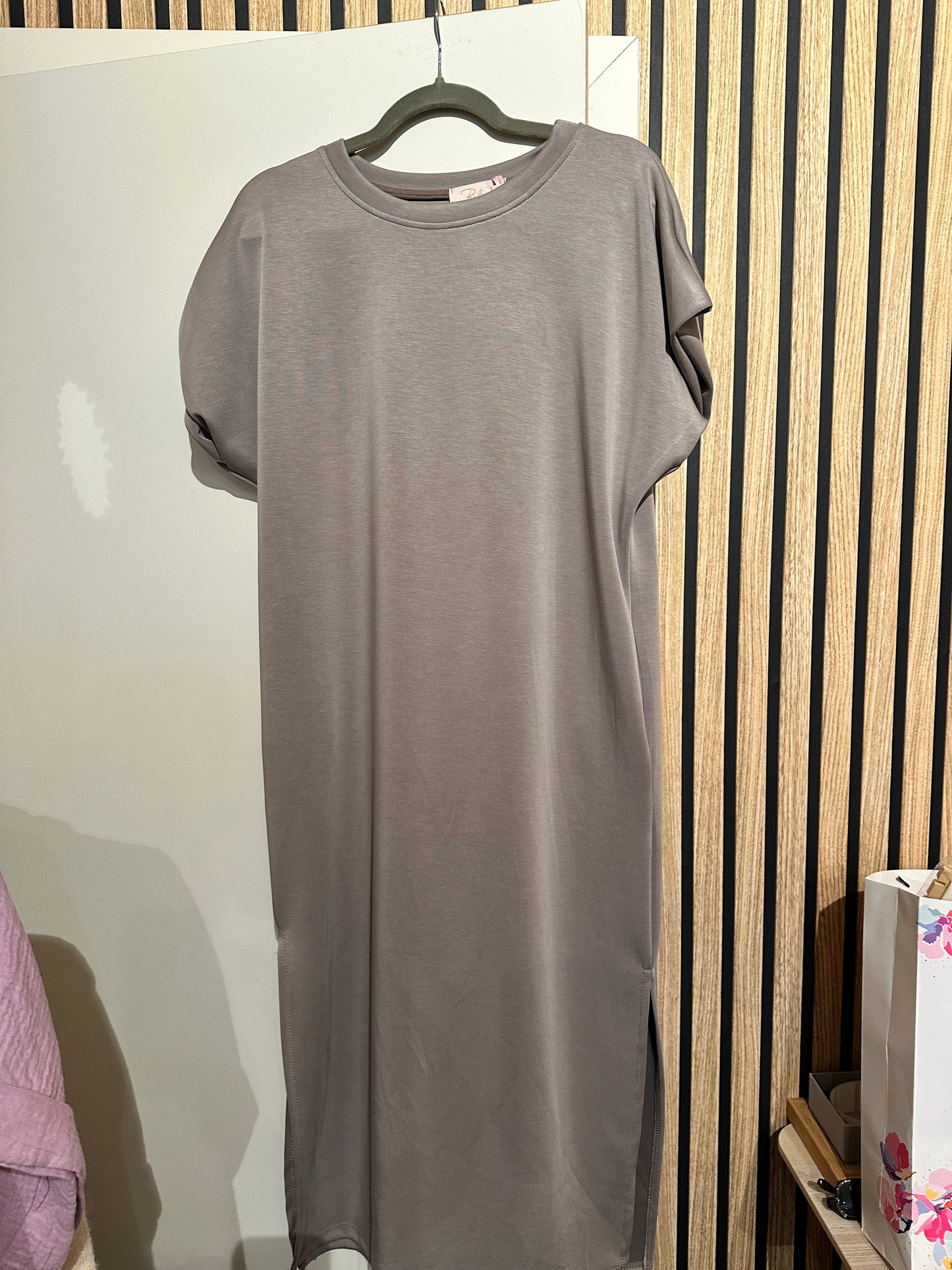 T-SHIRT JURK TAUPE